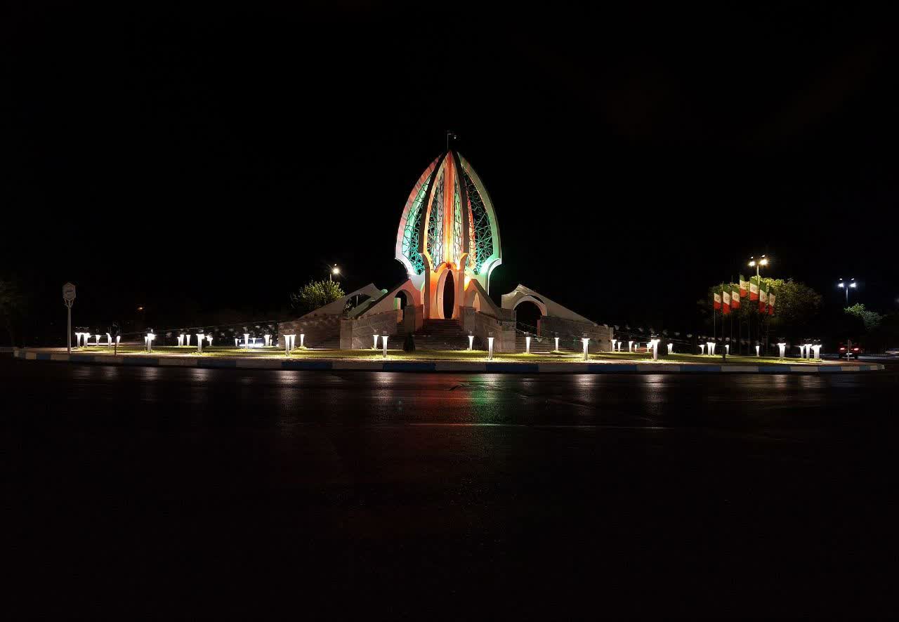 نمایی زیبا از میدان بسیج شهر شازند